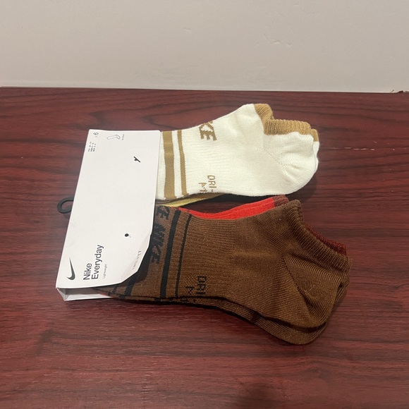 Nike Everyday, Lightweight, No Show Socks, 6 Pack - Picture 6 of 11